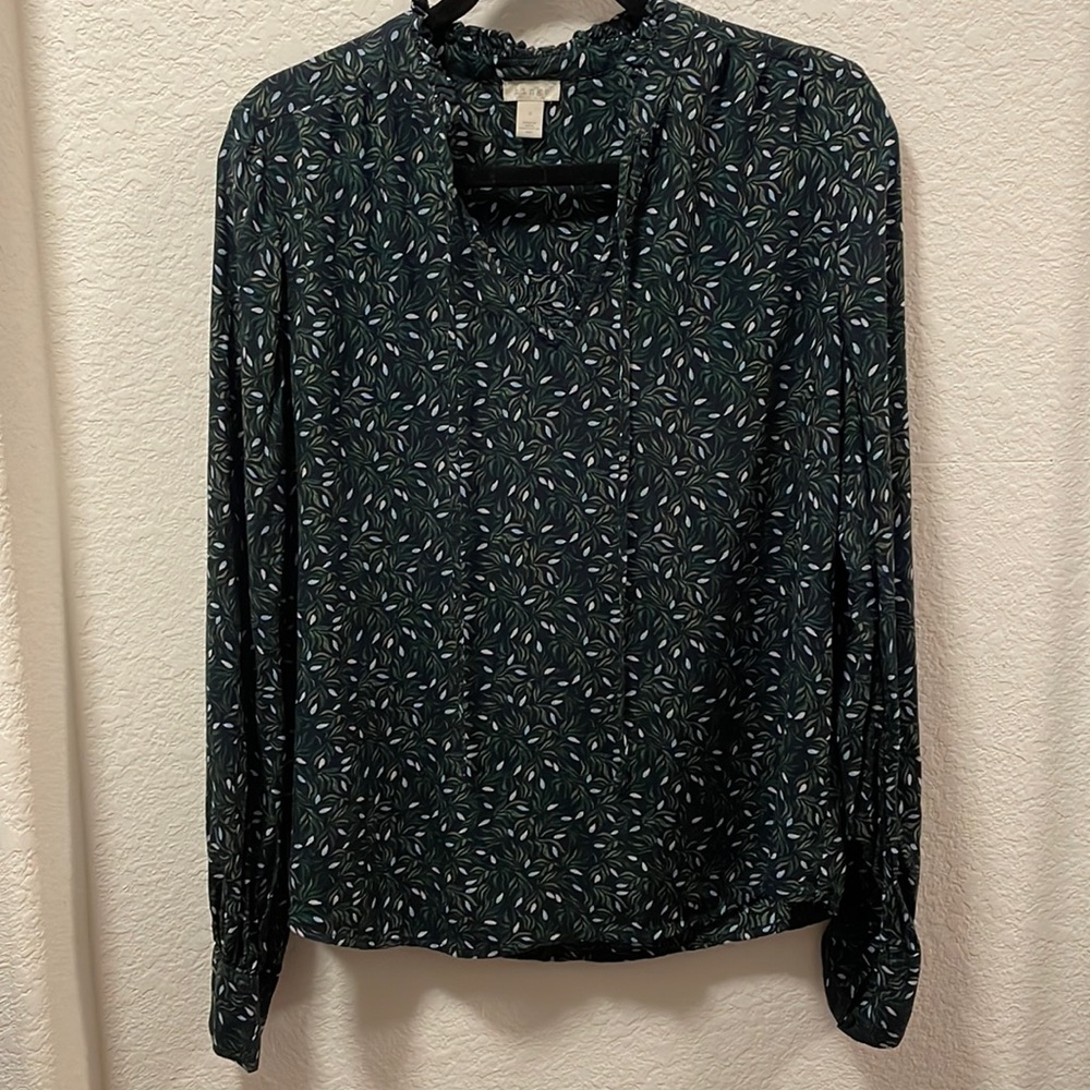 Hinge blouse tie front size Small. 100% viscose